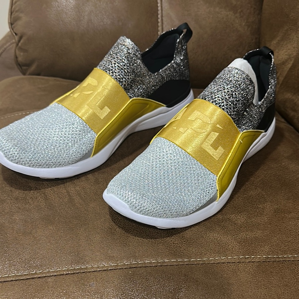 Athletic Propulsion Lab men’s size 10.5 new in box. TECHLOOM BLISS